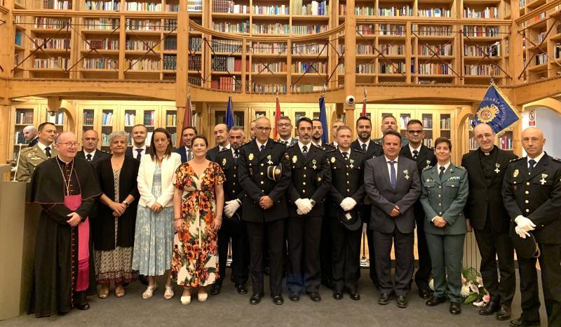 Reconocimiento a la labor de la Policía Nacional de Cuenca con motivo del día de su patrón