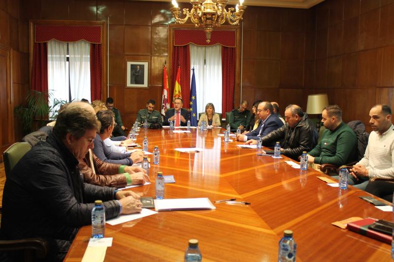 El subdelegado del Gobierno en Zamora se reúne con representantes de unos 25 municipios para intensificar el diálogo sobre la situación del sector agrario