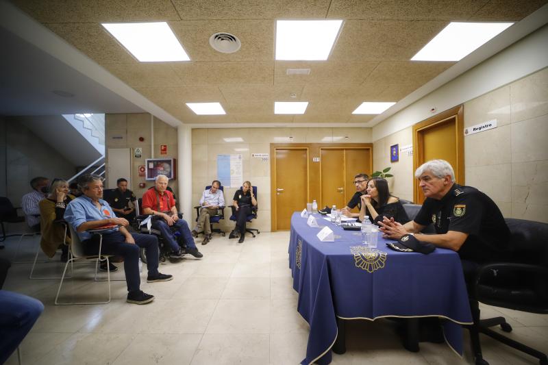 Mercedes González continúa en Tetuán la ronda de visitas por los distritos de Madrid para escuchar a las asociaciones vecinales junto al jefe superior de Policía
