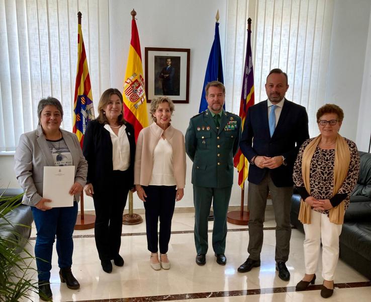 La delegada del Govern i el coronel en cap de la Guàrdia Civil a Balearspresenten els convenis Viogen signats amb Alaior, Ferreries i Sant Lluís