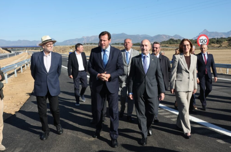Óscar Puente preside la puesta en servicio del tramo de la A-22 entre Siétamo y Huesca, que completa la autovía hasta Lleida, con una inversión de 69 millones de euros Óscar Puente preside la puesta en servicio del tramo de la A-22 entre Siétamo y Huesca, que completa la autovía hasta Lleida, con una inversión de 69 millones de euros