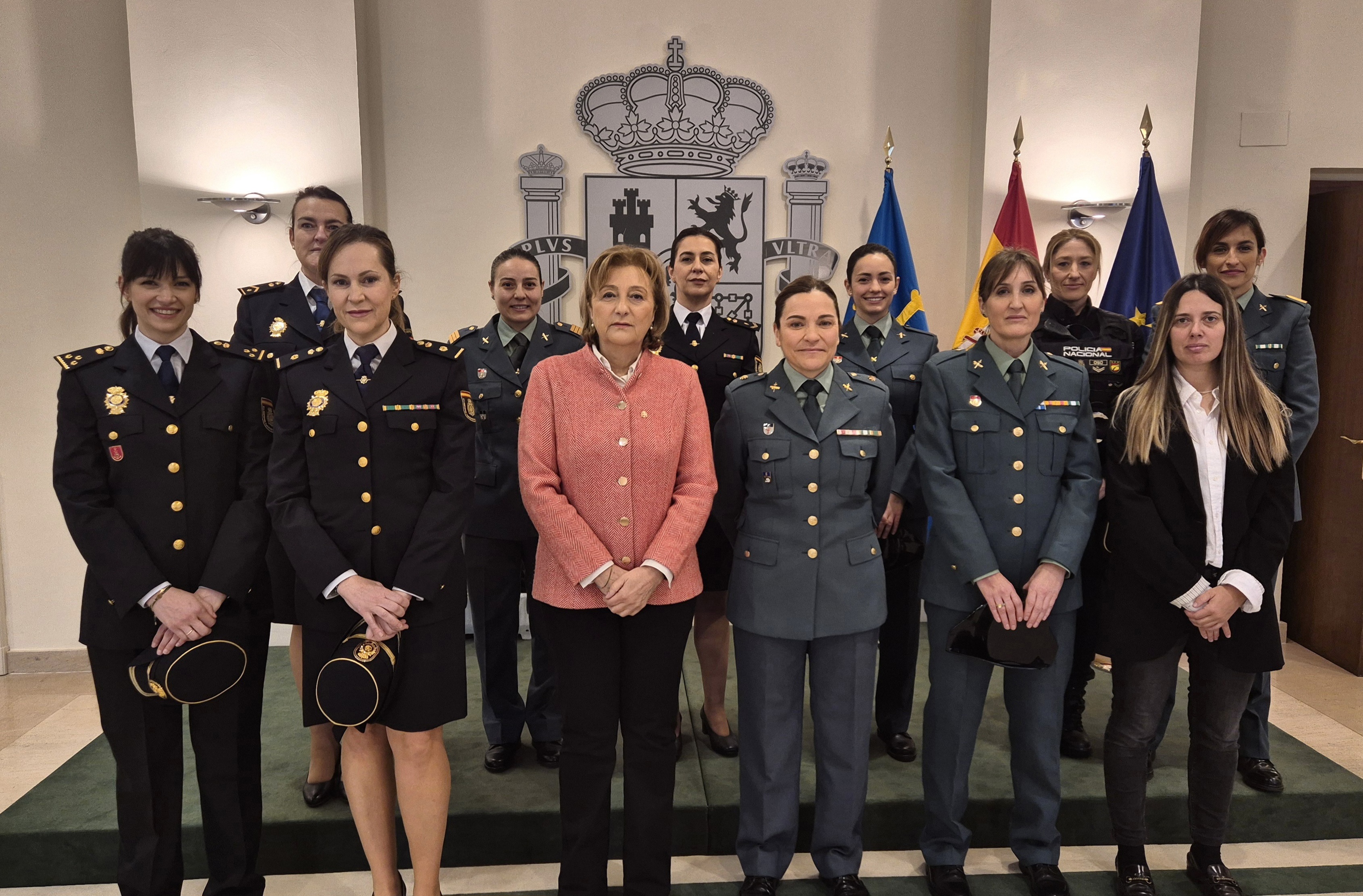 La delegada del Gobierno recibe a mujeres de las Fuerzas y Cuerpos de Seguridad del Estado