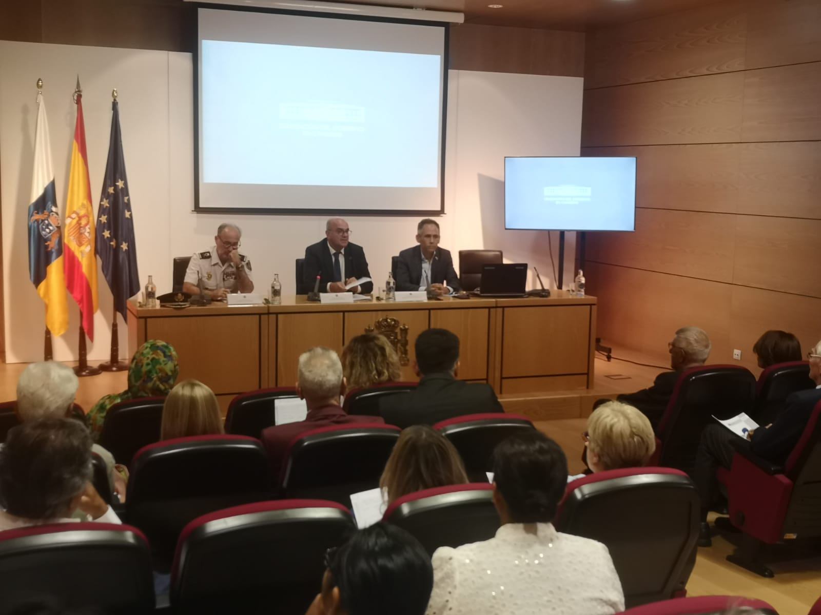 La Delegación del Gobierno y el Cuerpo Consular acreditado en Canarias se reúnen para avanzar en la colaboración en materia de extranjería y seguridad ciudadana