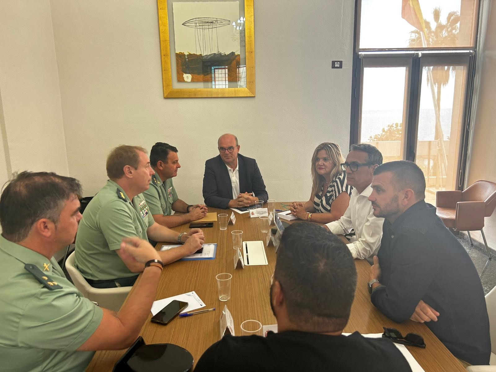 El delegado del Gobierno se reúne con los alcaldes de El Paso y Los Llanos de Aridane para aumentar la coordinación en seguridad en los dos municipios