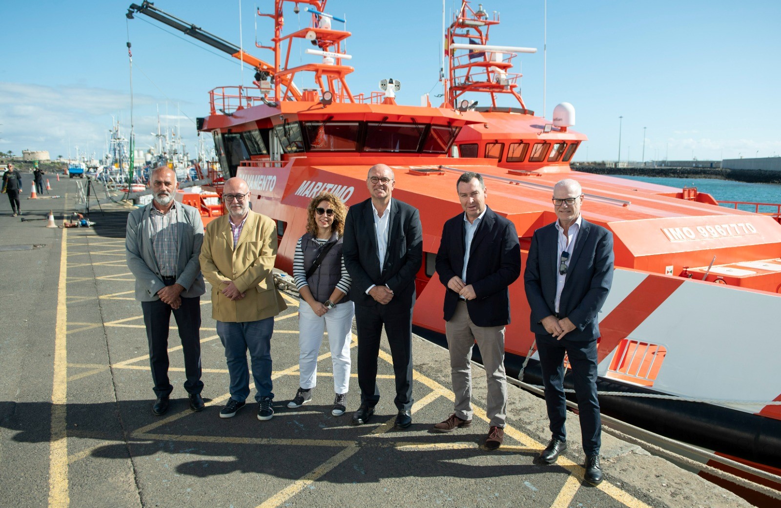 El delegado del Gobierno, el director general de la Marina Mercante y el director de Salvamento Marítimo visitan la nueva embarcación de Sasemar en Canarias