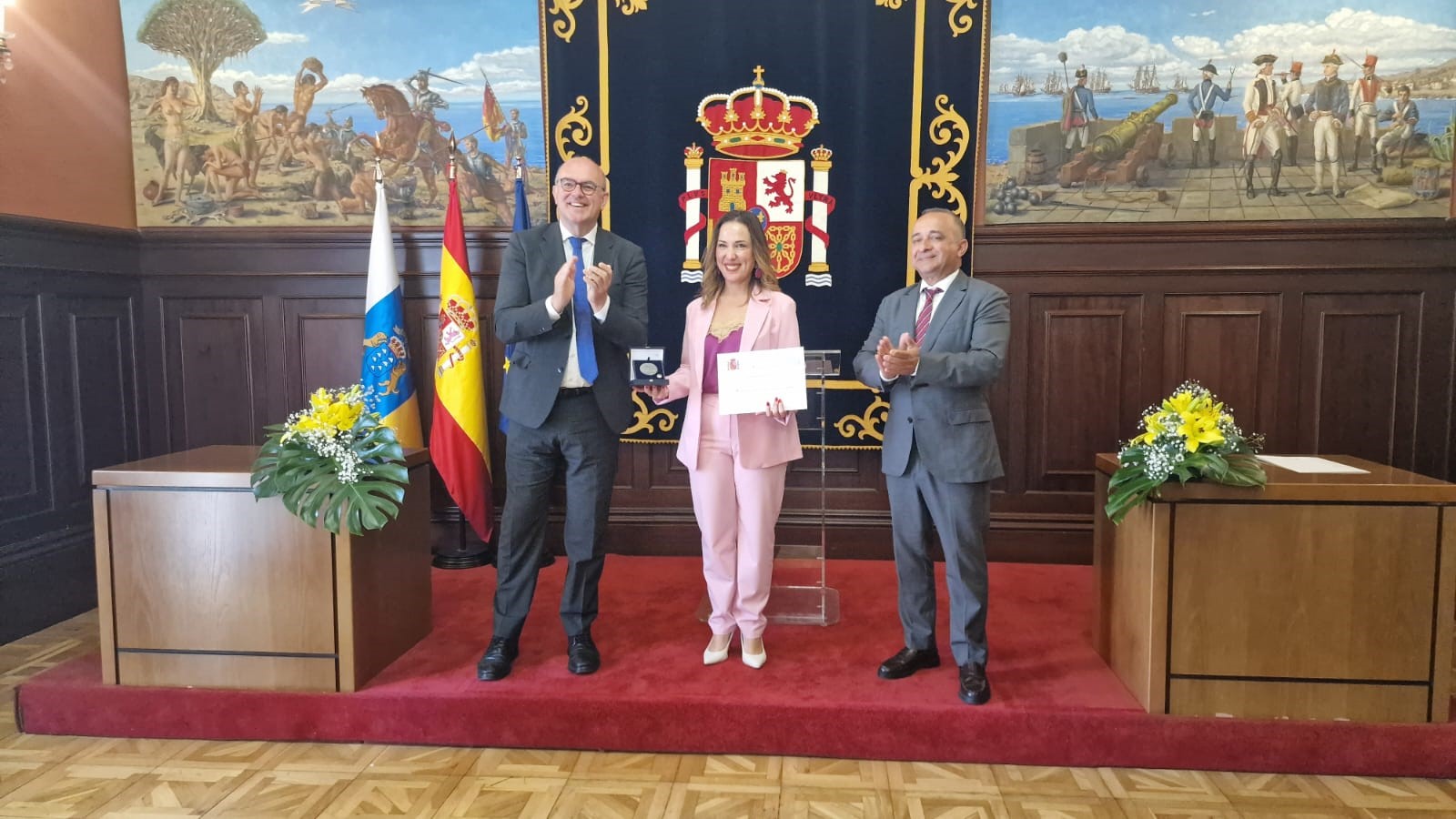 El delegado del Gobierno en Canarias entrega la Medalla a la Promoción de los Valores de Igualdad a Patricia Hernández El delegado del Gobierno en Canarias entrega la Medalla a la Promoción de los Valores de Igualdad a Patricia Hernández