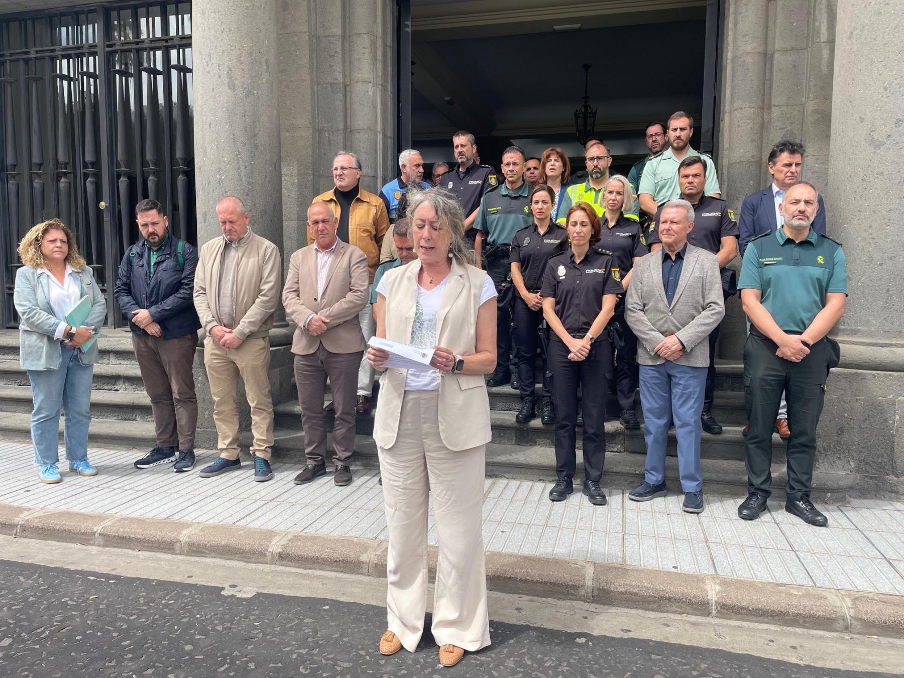 Minuto de silencio tras la confirmación como violencia de género del asesinato de una mujer en La Rioja Minuto de silencio tras la confirmación como violencia de género del asesinato de una mujer en La Rioja
