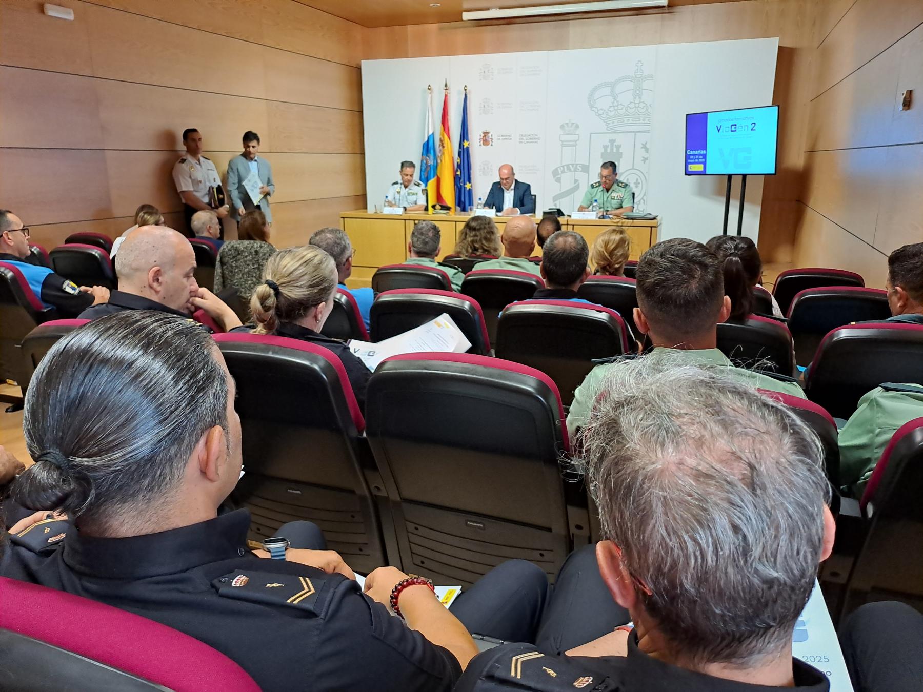 El delegado del Gobierno en Canarias inaugura las Jornadas de Formación del nuevo sistema VioGén2 El delegado del Gobierno en Canarias inaugura las Jornadas de Formación del nuevo sistema VioGén2