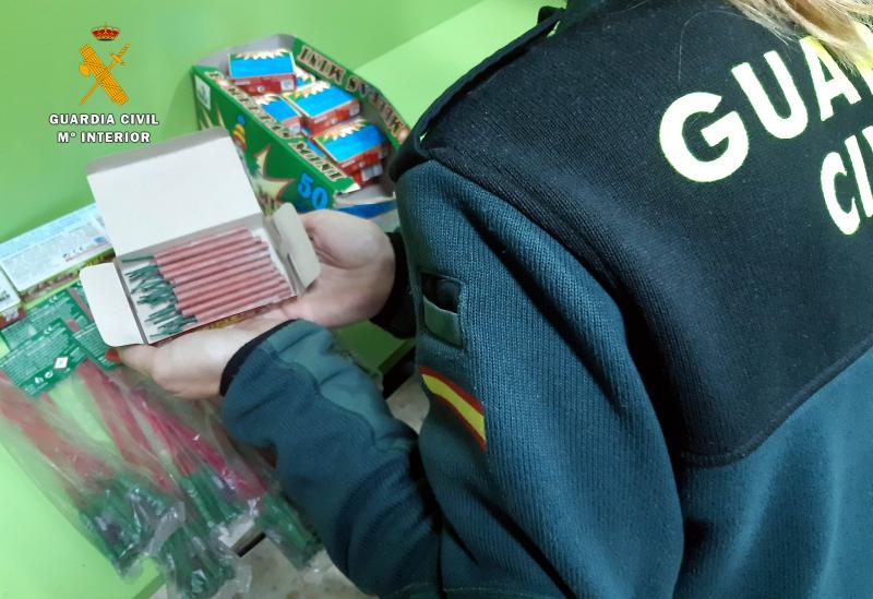 La Guardia Civil realiza inspecciones para un uso seguro y responsable de la pirotecnia en Cantabria