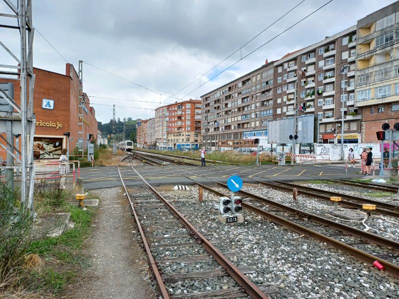 Adif da un paso decisivo para impulsar la integración del ferrocarril en Torrelavega
