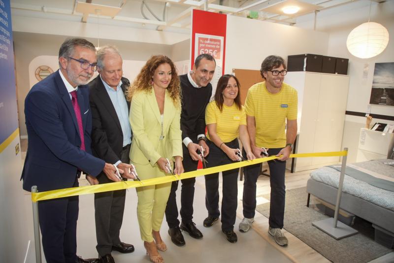 Quiñones destaca el compromiso con la igualdad de IKEA con la apertura de su nuevo espacio en Santander