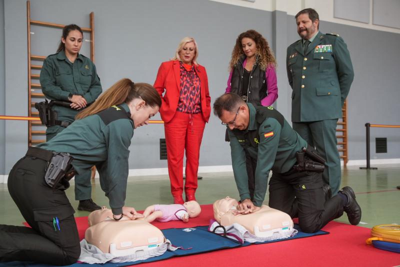 Quiñones destaca la colaboración entre la Guardia Civil y el Colegio de Enfermería para formar a un centenar de agentes en maniobras de auxilio 