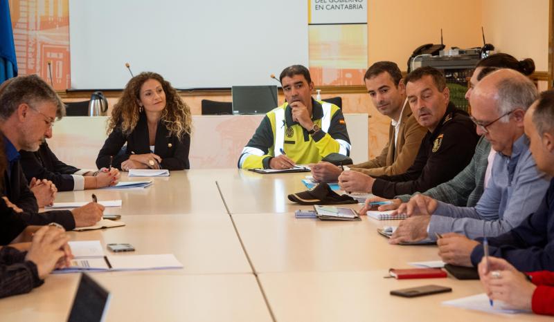 Cantabria dispondrá de 46 quitanieves y 16.110 toneladas de fundentes para mantener limpias las carreteras durante los temporales de nieve

