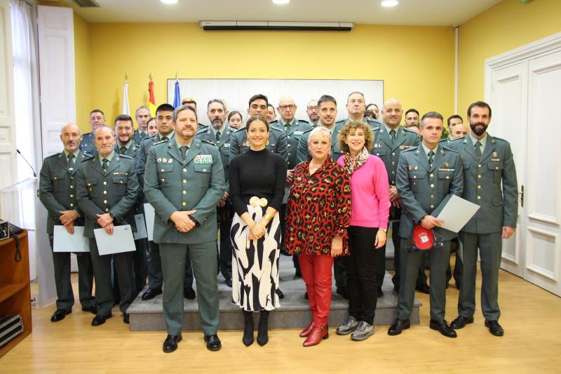 La delegada del Gobierno en Cantabria preside la entrega de diplomas a  agentes de la Guardia Civil por su formación en maniobras de auxilio