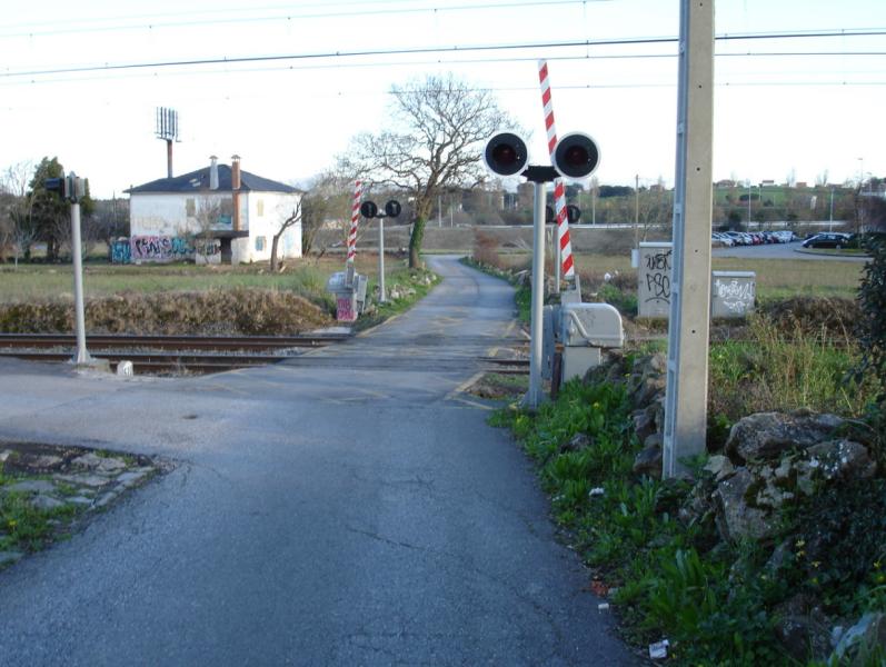 Adif destina 2,79 M€ a suprimir dos pasos a nivel en Santa Cruz de Bezana, en la línea de ancho métrico Oviedo-Santander 