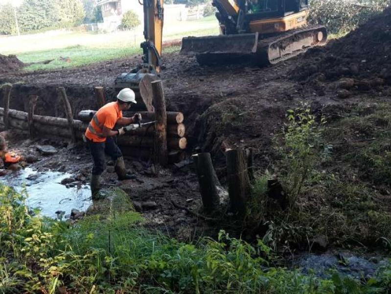 La Confederación Hidrográfica del Cantábrico actúa en la conservación del arroyo de la Plata en Villafufre