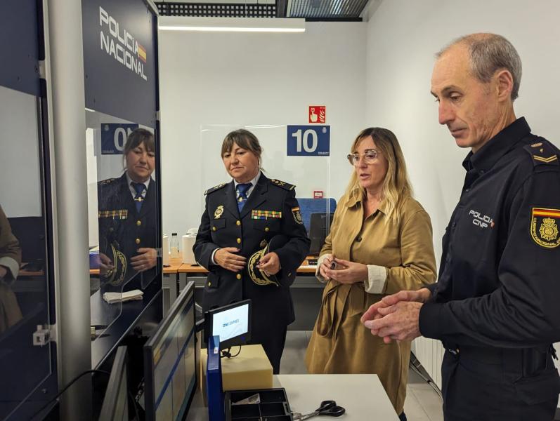 La Policía Nacional implanta en Santander el DNI Exprés, un novedoso y ágil sistema de expedición del documento nacional de identidad<br/> La Policía Nacional implanta en Santander el DNI Exprés, un novedoso y ágil sistema de expedición del documento nacional de identidad<br/>