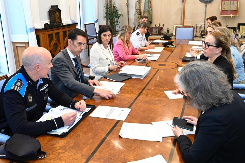 La delegación del Gobierno y el Ayuntamiento se fijan como objetivo un verano seguro y sin incidentes reseñables en Santander La delegación del Gobierno y el Ayuntamiento se fijan como objetivo un verano seguro y sin incidentes reseñables en Santander