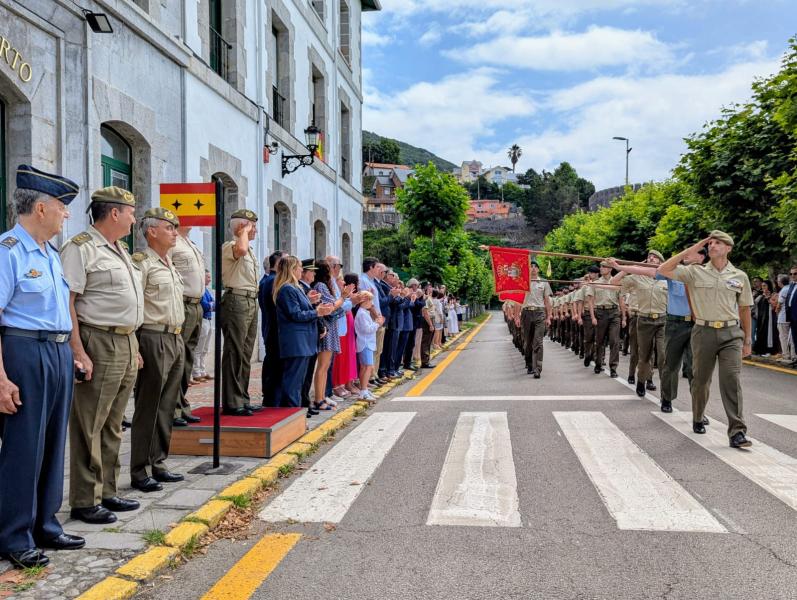 La delegada del Gobierno asiste en Santoña a la clausura del curso de acceso a suboficiales del Ejército