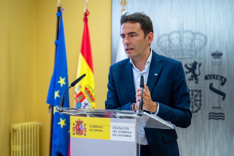 Pedro Casares expresa que el Gobierno está trabajando en los pliegos de un nuevo estudio del proyecto del tren Santander- Bilbao en tres tramos