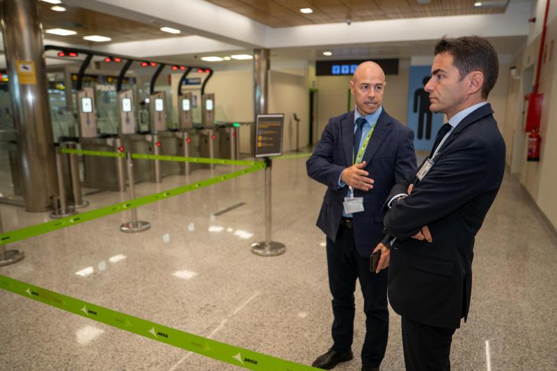 Casares anuncia una inversión de 8,1 millones para remodelar la red eléctrica del Aeropuerto Seve Ballesteros e instalar puntos de recarga