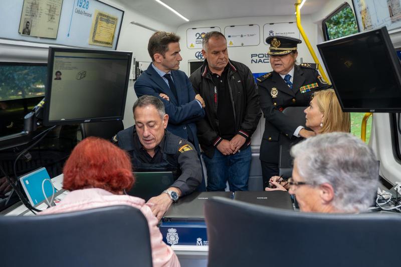 Casares pone en valor la utilidad de la unidad móvil del DNI y pasaportes, que ha expedido 3.100 documentos desde enero Casares pone en valor la utilidad de la unidad móvil del DNI y pasaportes, que ha expedido 3.100 documentos desde enero