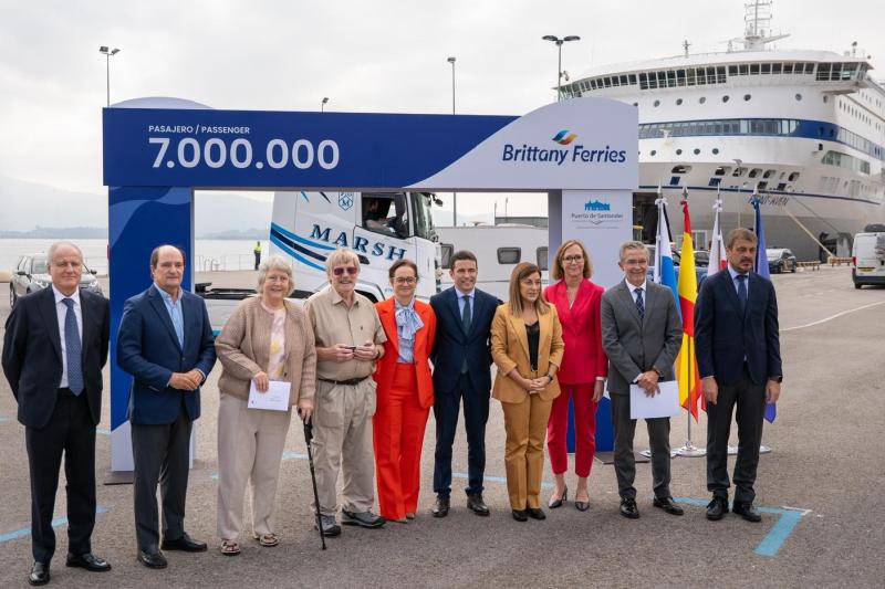Casares ensalza el “camino compartido” de Brittany Ferries y Santander al alcanzarse el pasajero 7 millones Casares ensalza el “camino compartido” de Brittany Ferries y Santander al alcanzarse el pasajero 7 millones