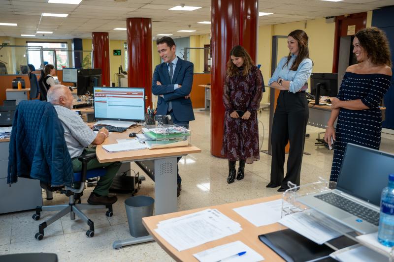 Casares agradece la implicación del personal de la Seguridad Social en Cantabria que encabeza la media de atenciones ciudadanas en el país