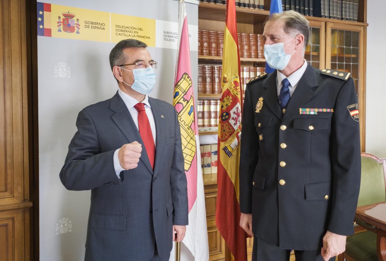 El subdelegado del Gobierno de España en la provincia de Toledo recibe al comisario San Román, nuevo jefe de la Policía Nacional en la provincia 