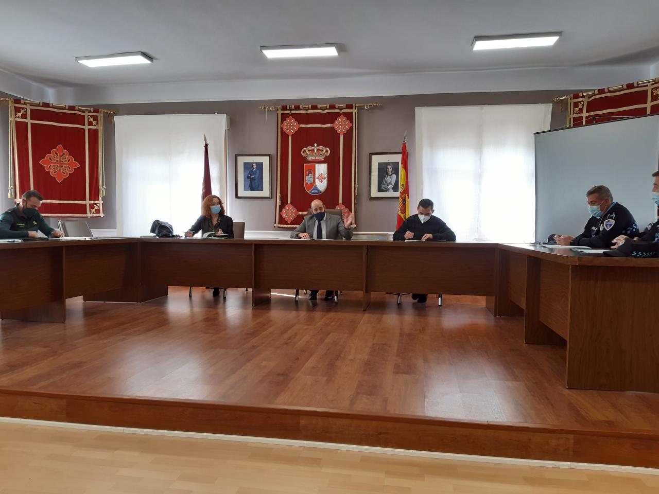 La subdelegada del Gobierno de España en la provincia de Ciudad Real y el alcalde de Pozuelo de Calatrava presiden la Junta Local de Seguridad