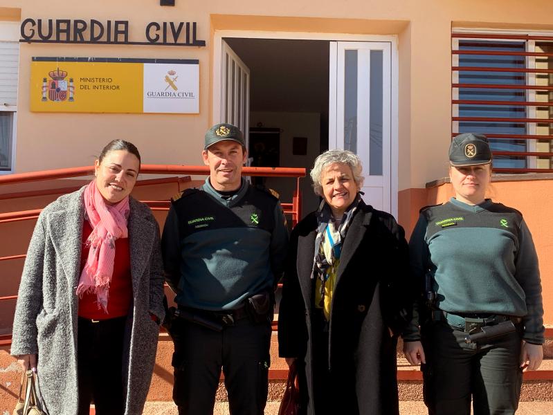 La subdelegada del Gobierno en Cuenca visita los puestos de la Guardia Civil de Belmonte y Talayuelas
