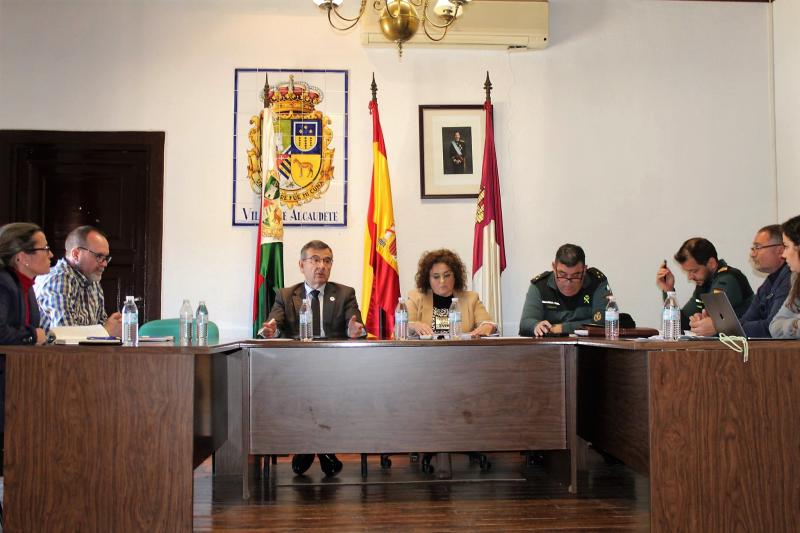 El subdelegado del Gobierno destaca el descenso de delitos en Alcaudete de la Jara y el compromiso del Ayuntamiento con la seguridad ciudadana