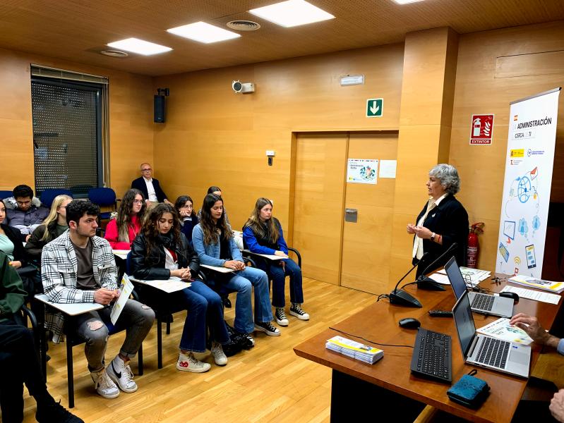 Alumnos de Bachillerato conocen la Subdelegación del Gobierno en Cuenca en la semana de la ‘Administración Abierta’
