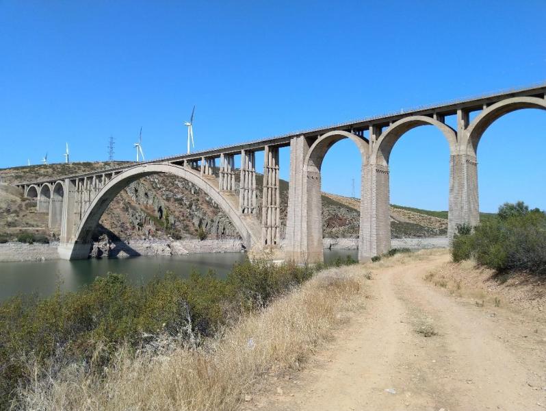 Mitma licita por más de 7 millones de euros la rehabilitación del viaducto Martín Gil sobre el embalse de Ricobayo en Zamora