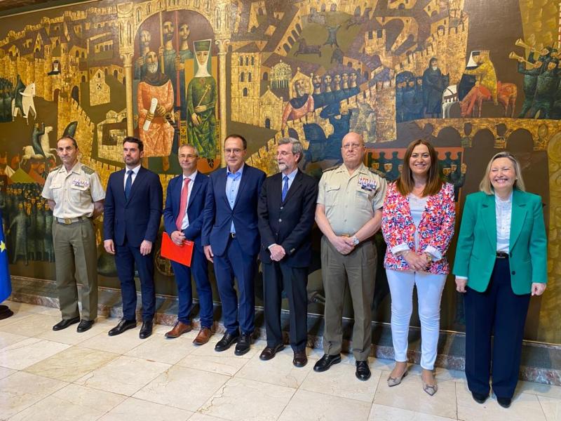 Defensa y la Universidad de Salamanca  firman un convenio para la realización de  actividades vinculadas a la reactivación  del acuartelamiento de Monte la Reina