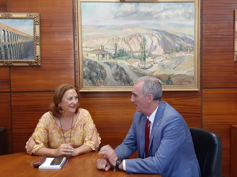 La subdelegada del Gobierno recibe la visita del alcalde de Segovia