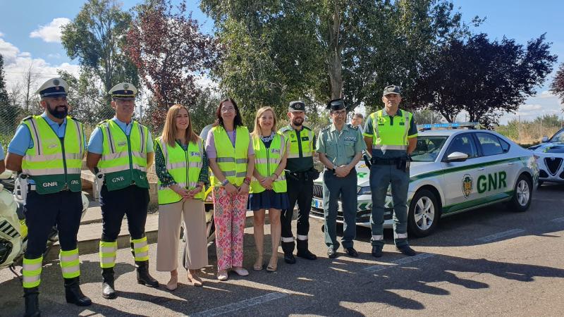 Una operación conjunta de las policías de tráfico española y portuguesa intenta evitar accidentes de los conductores lusos que atraviesan Castilla y León en vacaciones
