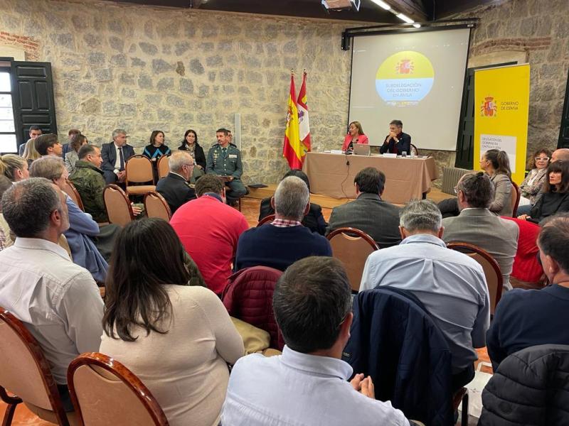 Virginia Barcones informa a los alcaldes de Ávila de los servicios que prestan las distintas áreas del Gobierno de España en la provincia y cómo acceder a ellos