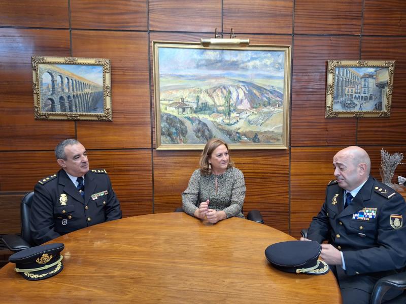 La subdelegada del Gobierno recibe la visita del jefe superior de la Policía Nacional de Castilla y León