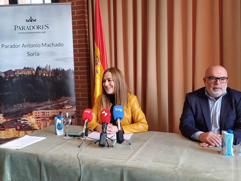 Virginia Barcones informa a los alcaldes sobre los servicios que presta el Gobierno de España en la provincia y cómo acceder a ellos