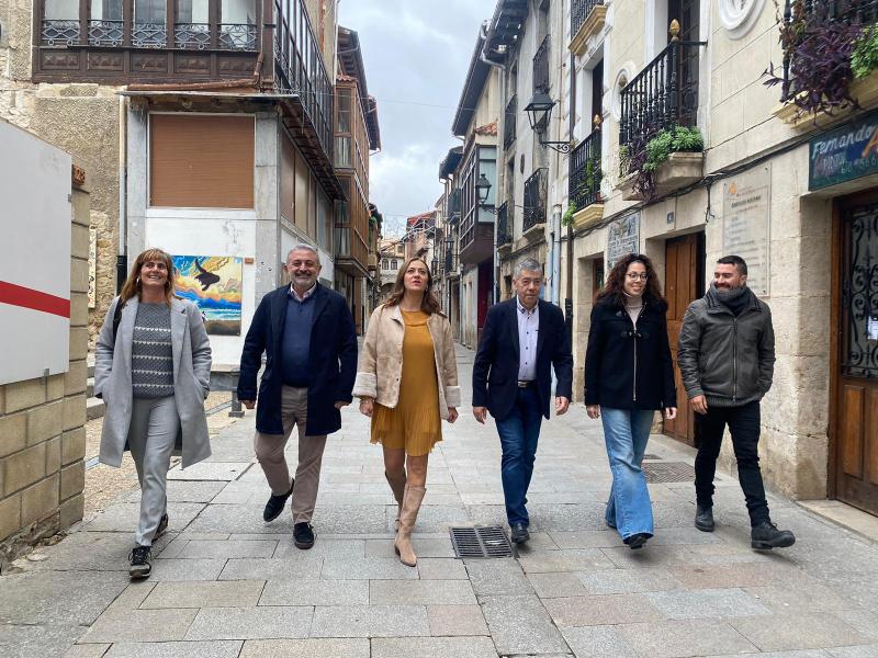 Virginia Barcones visita Las Merindades para conocer los proyectos de eficiencia energética de Espinosa de los Monteros y Medina de Pomar