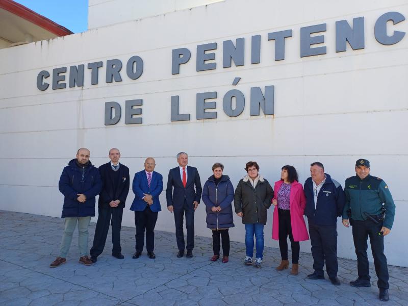 Nicanor Sen visita las instalaciones de Villahierro para conocer la realidad del centro penitenciario