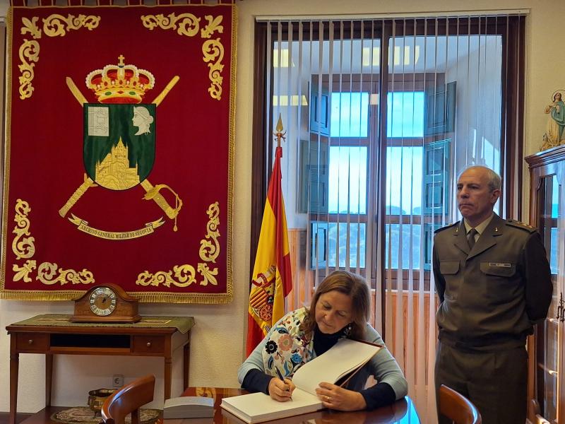 La subdelegada del Gobierno visita el Archivo General Militar de Segovia