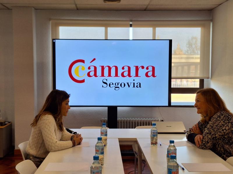 La subdelegada del Gobierno visita la Cámara de Comercio de Segovia