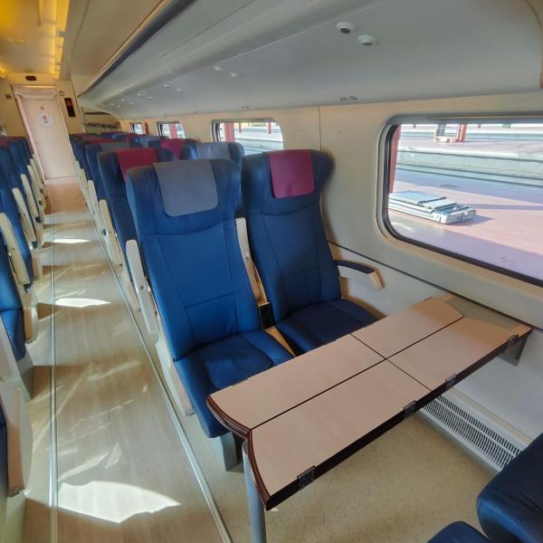 Renfe mejora el confort e interiorismo de los  trenes Avant Valladolid-Segovia-Madrid