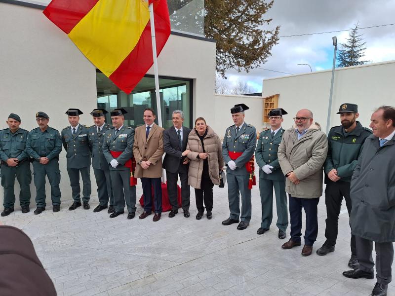 El director general de la Guardia Civil  inaugura el cuartel de San Esteban de  Gormaz (Soria)