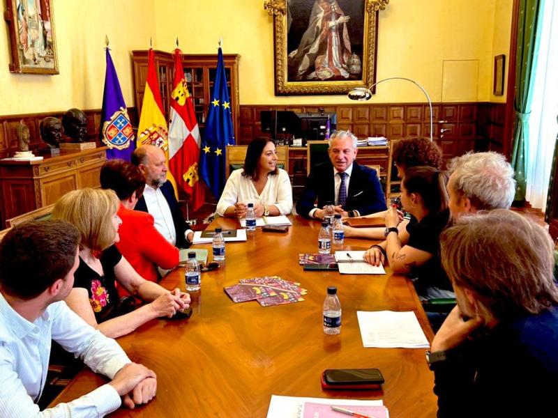 Nicanor Sen acerca y reafirma la colaboración del Gobierno con las instituciones de Palencia