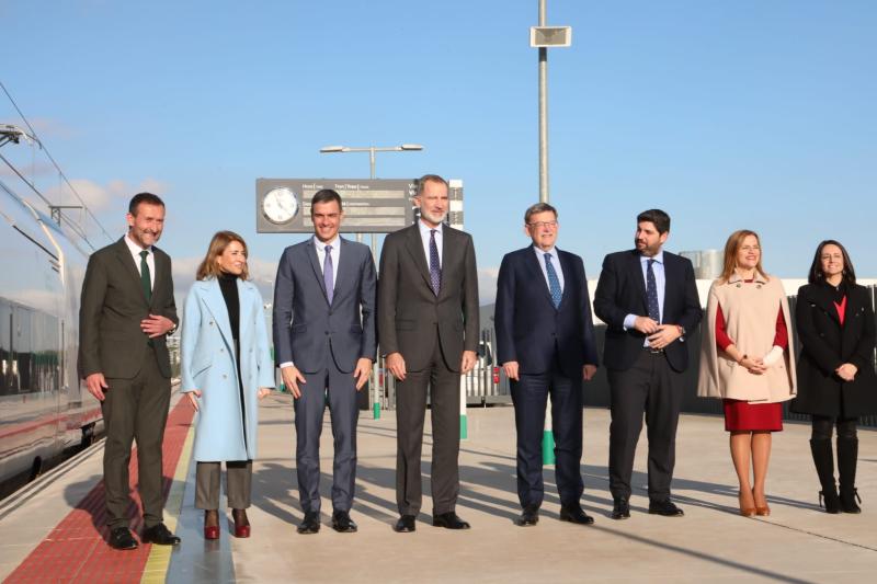 Pedro Sánchez inaugura la LAV Madrid-Murcia y anuncia 16 servicios gratuitos Alicante-Murcia