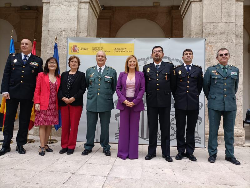 Pilar Bernabé ensalza la vocación de servicio público en la entrega de medallas al Mérito Civil