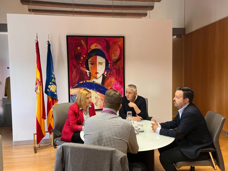 La delegada del Gobierno se reúne con la Unió de Periodistes Valencians